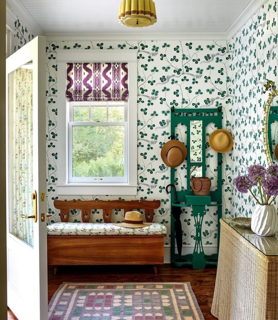 Entryway wallpaper design 
