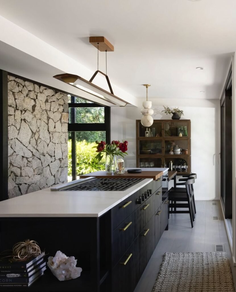 closed kitchen design idea