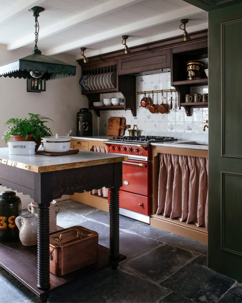 cottage style closed kitchen design