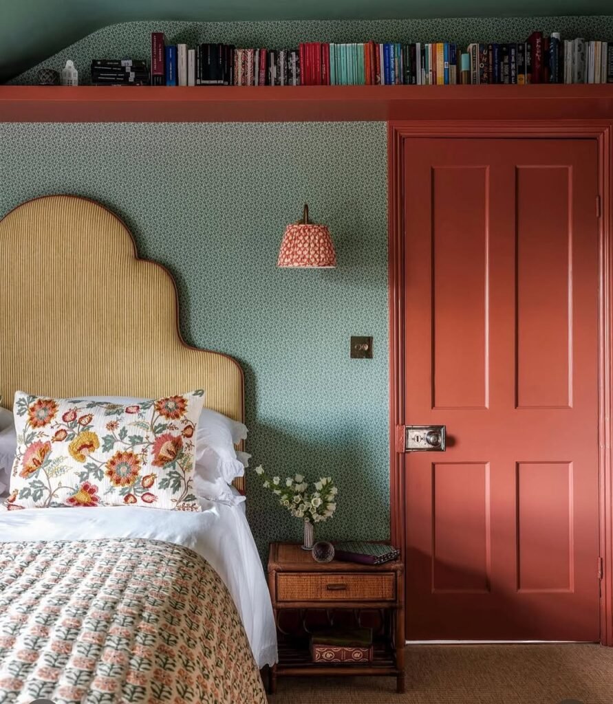 such a sweet eaves bedroom and what a chic colour combination and books decoration