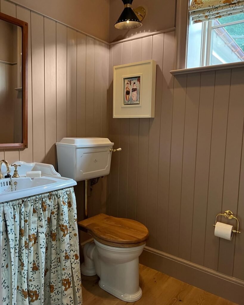 bathroom wood seat in cute powderroom